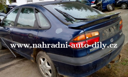 Renault Laguna sedan modrá na díly ČB / nahradni-auto-dily.cz