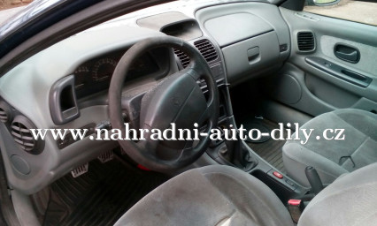 Renault Laguna sedan modrá na díly ČB / nahradni-auto-dily.cz