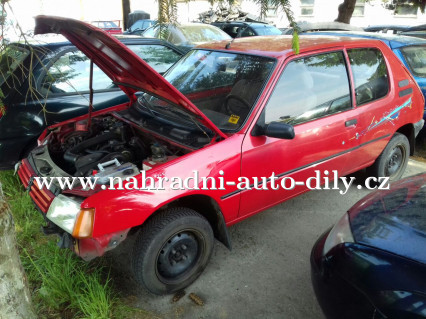 Peugeot 205 červená na náhradní díly ČB / nahradni-auto-dily.cz