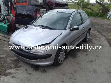 Peugeot 206 1.4hdi stříbrná na díly ČB