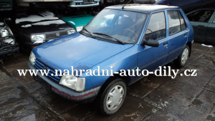 Peugeot 205 modrá na náhradní díly Praha / nahradni-auto-dily.cz