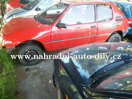 Peugeot 205 červená na díly Plzeň / nahradni-auto-dily.cz Peugeot 205 červená na díly Plzeň / nahradni-auto-dily.cz