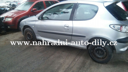 Peugeot 206 stříbrná na díly Plzeň / nahradni-auto-dily.cz