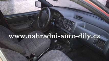 Ford Escort červená - díly z tohoto vozu / nahradni-auto-dily.cz