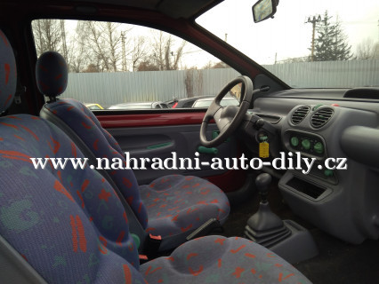 Renault Twingo vínová - díly z tohoto vozu / nahradni-auto-dily.cz