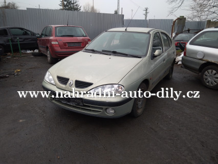 Renault Megane stříbrná - díly z tohoto vozu