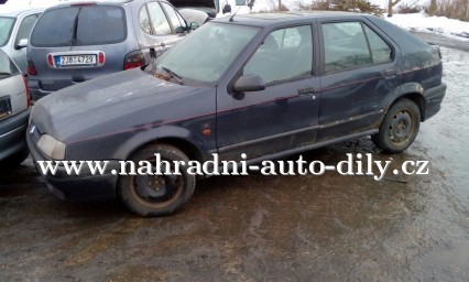 Renault 19 modrá na díly ČB / nahradni-auto-dily.cz